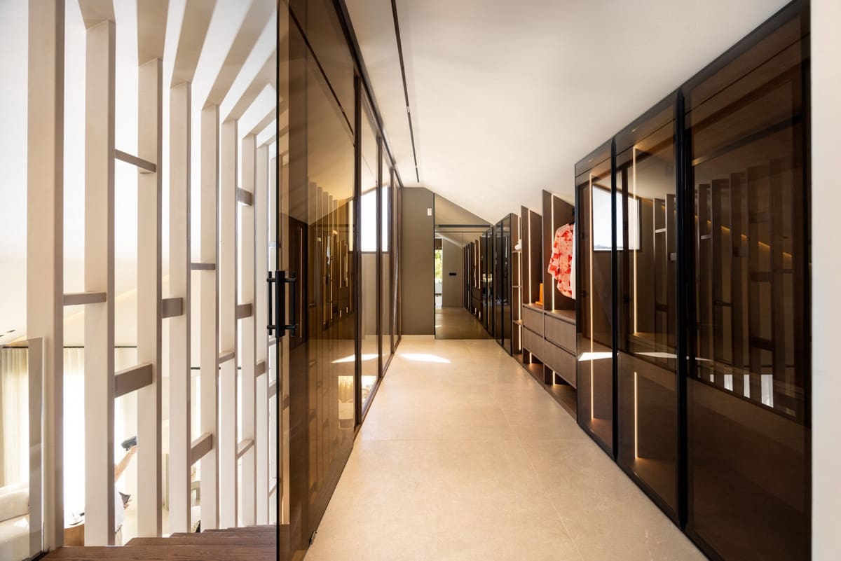 5 soverom Villa til salgs i Nueva Andalucia med svømmebasseng garasje - € 4 695 000 (Ref: 9604854)