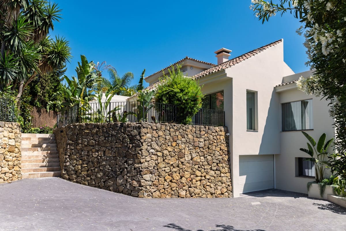 5 soverom Villa til salgs i Nueva Andalucia med svømmebasseng garasje - € 4 695 000 (Ref: 9604854)