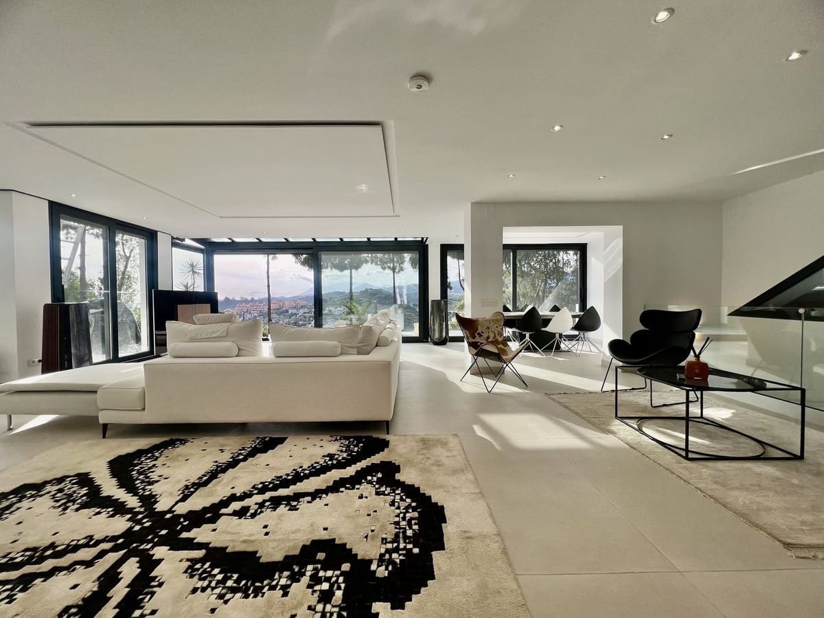 4 bedroom Villa for sale in Nueva Andalucia with pool garage - € 2,790,000 (Ref: 9604855)