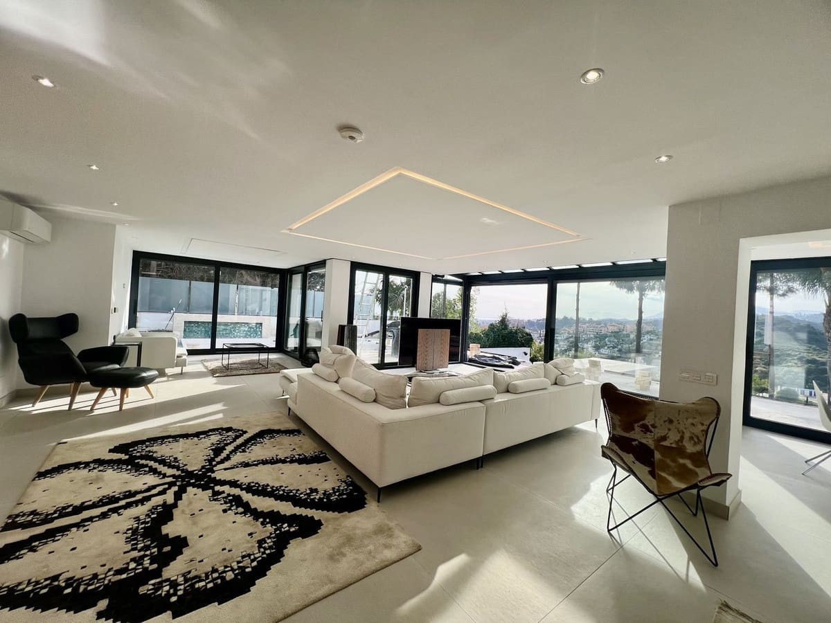 4 bedroom Villa for sale in Nueva Andalucia with pool garage - € 2,790,000 (Ref: 9604855)