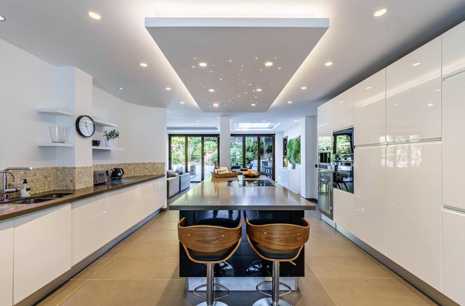 5 Zimmer Villa zu verkaufen in Marbella mit Pool Garage - 2.199.900 € (Ref: 9607949)