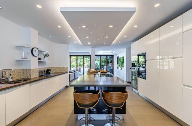 5 Zimmer Villa zu verkaufen in Marbella mit Pool Garage - 2.199.900 € (Ref: 9607949)