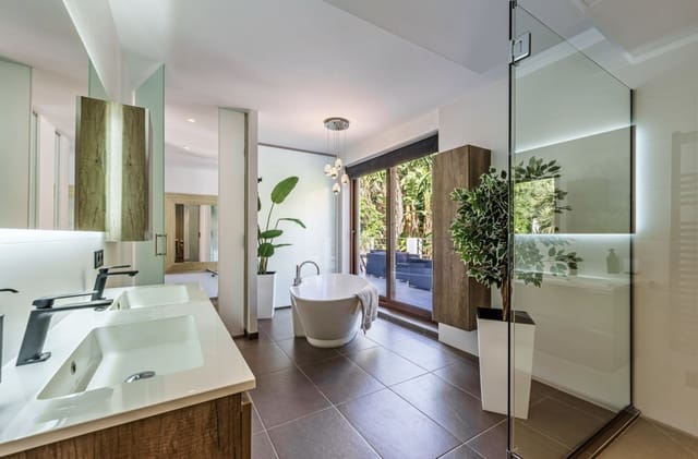 5 Zimmer Villa zu verkaufen in Marbella mit Pool Garage - 2.199.900 € (Ref: 9607949)