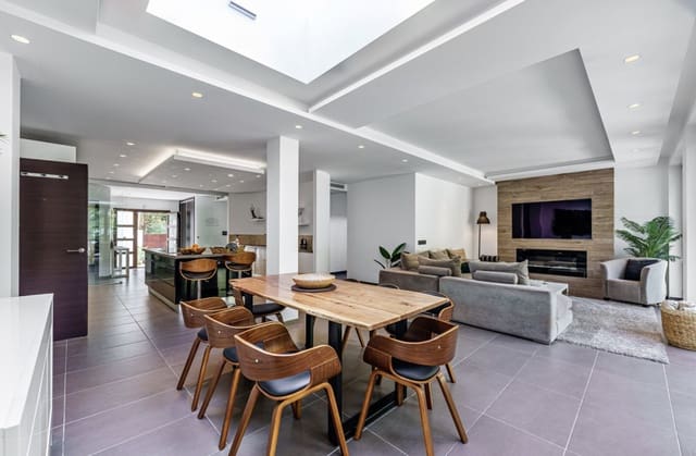 5 Zimmer Villa zu verkaufen in Marbella mit Pool Garage - 2.199.900 € (Ref: 9607949)