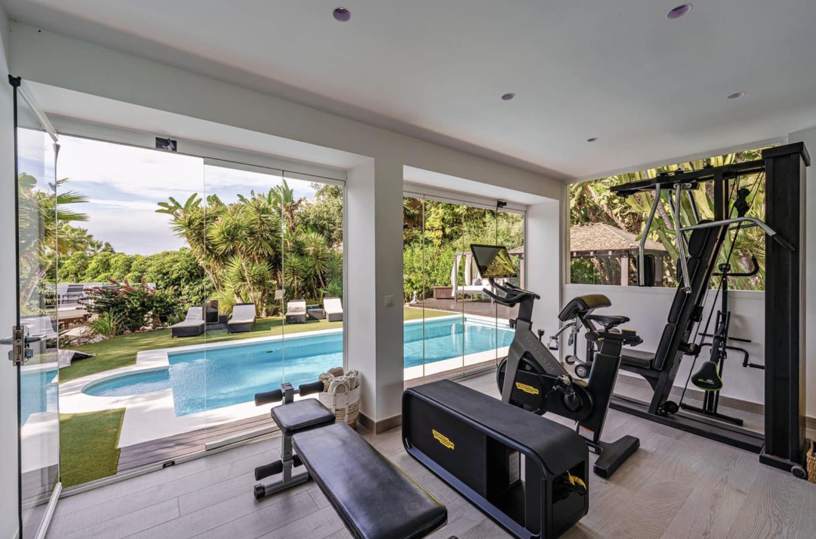 5 Zimmer Villa zu verkaufen in Marbella mit Pool Garage - 2.199.900 € (Ref: 9607949)