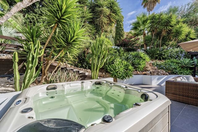 5 Zimmer Villa zu verkaufen in Marbella mit Pool Garage - 2.199.900 € (Ref: 9607949)