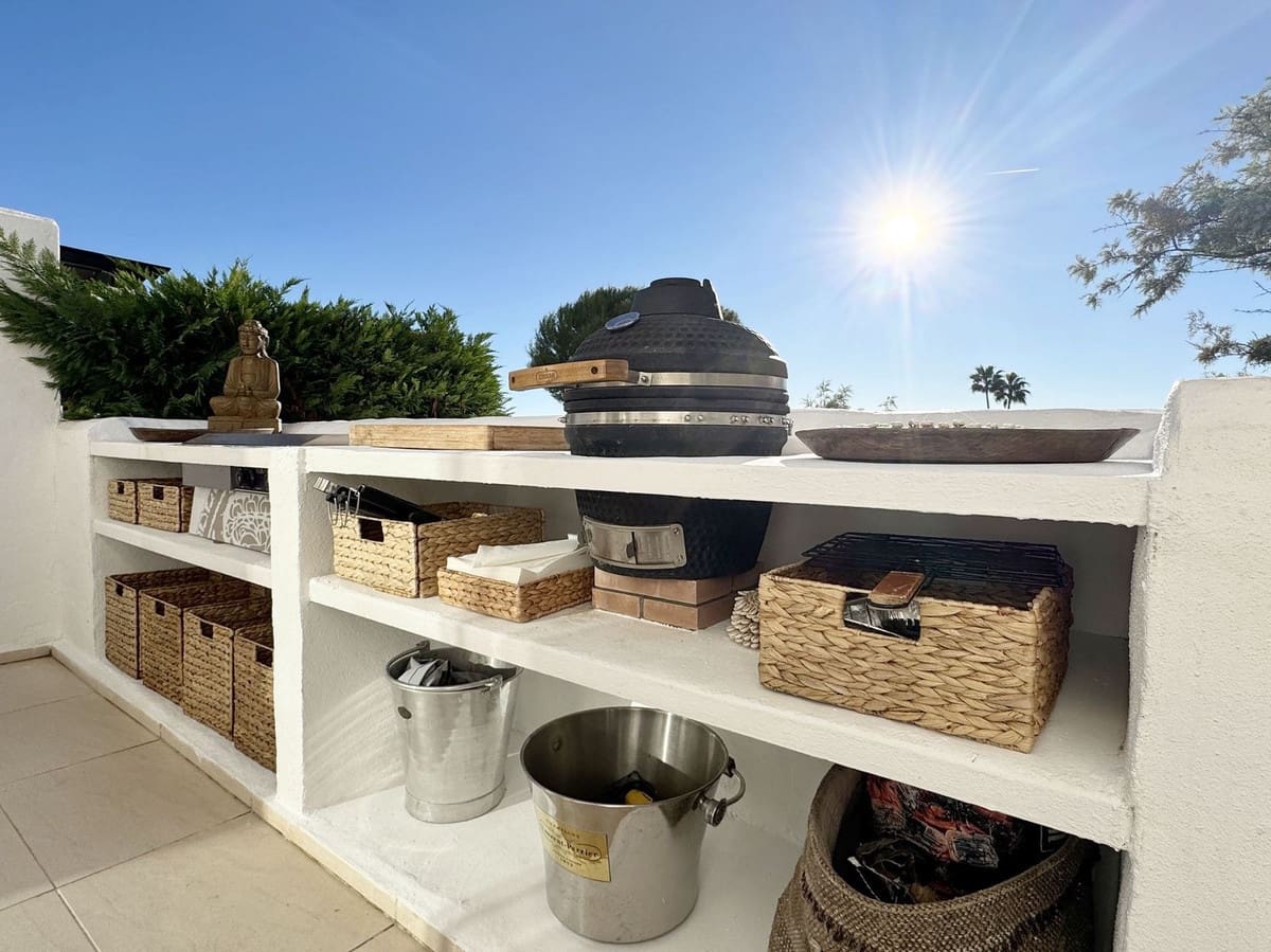 2 sovrum Takvåning till salu i Nueva Andalucia med pool garage - 895 000 € (Ref: 9607950)