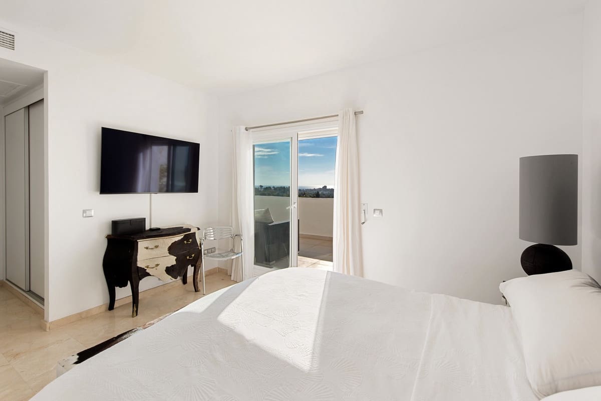 2 slaapkamer Penthouse te koop in Nueva Andalucia met zwembad garage - € 895.000 (Ref: 9607950)