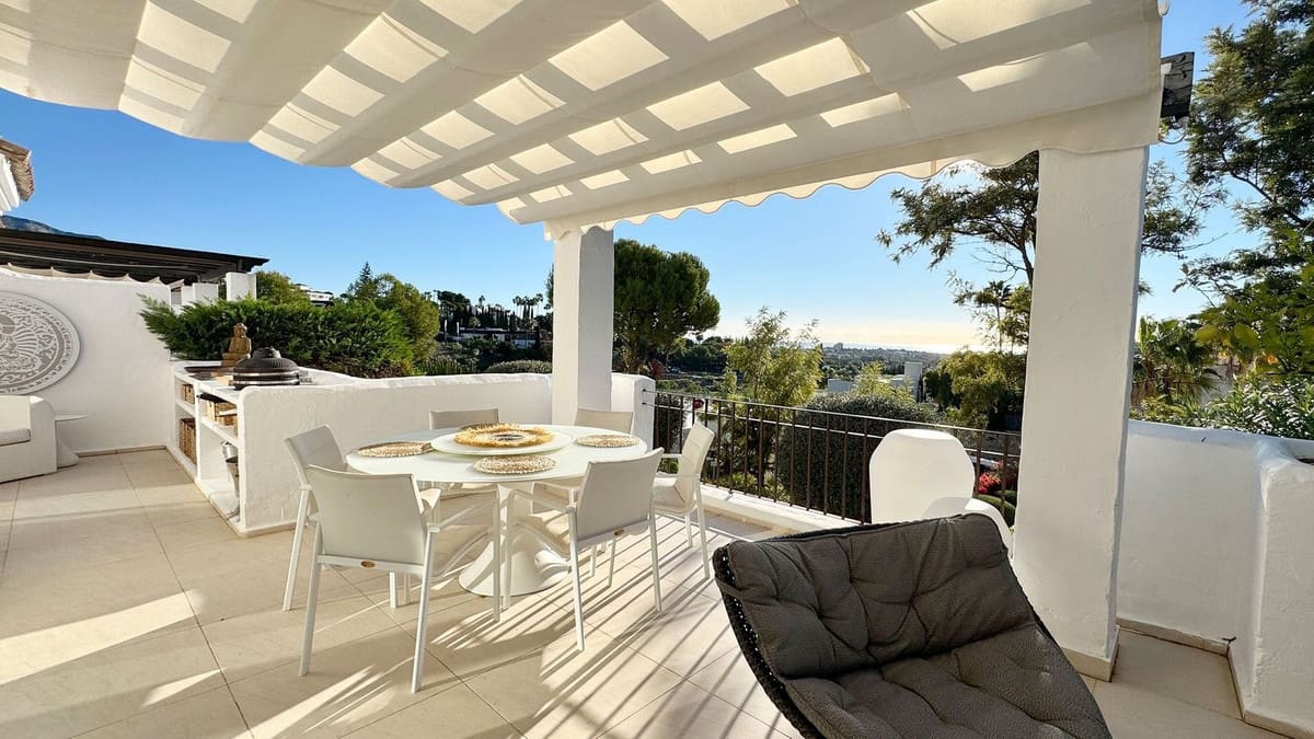 2 slaapkamer Penthouse te koop in Nueva Andalucia met zwembad garage - € 895.000 (Ref: 9607950)