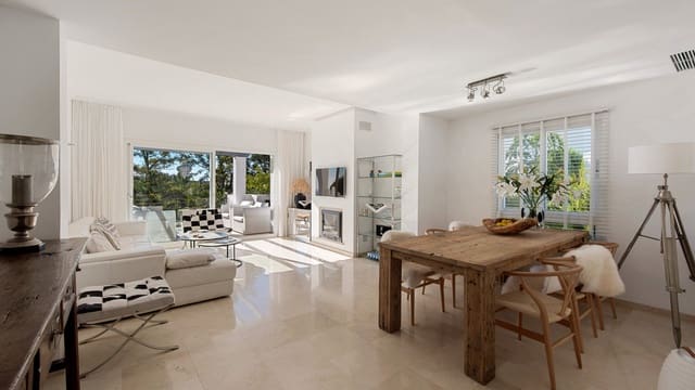 Ático de 2 habitaciones en Nueva Andalucia, Marbella en venta con piscina garaje - 895.000 € (Ref: 9607950)