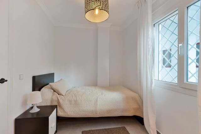 3 sovrum Lägenhet till salu i Las Brisas, Marbella med pool - 749 000 € (Ref: 9611318)