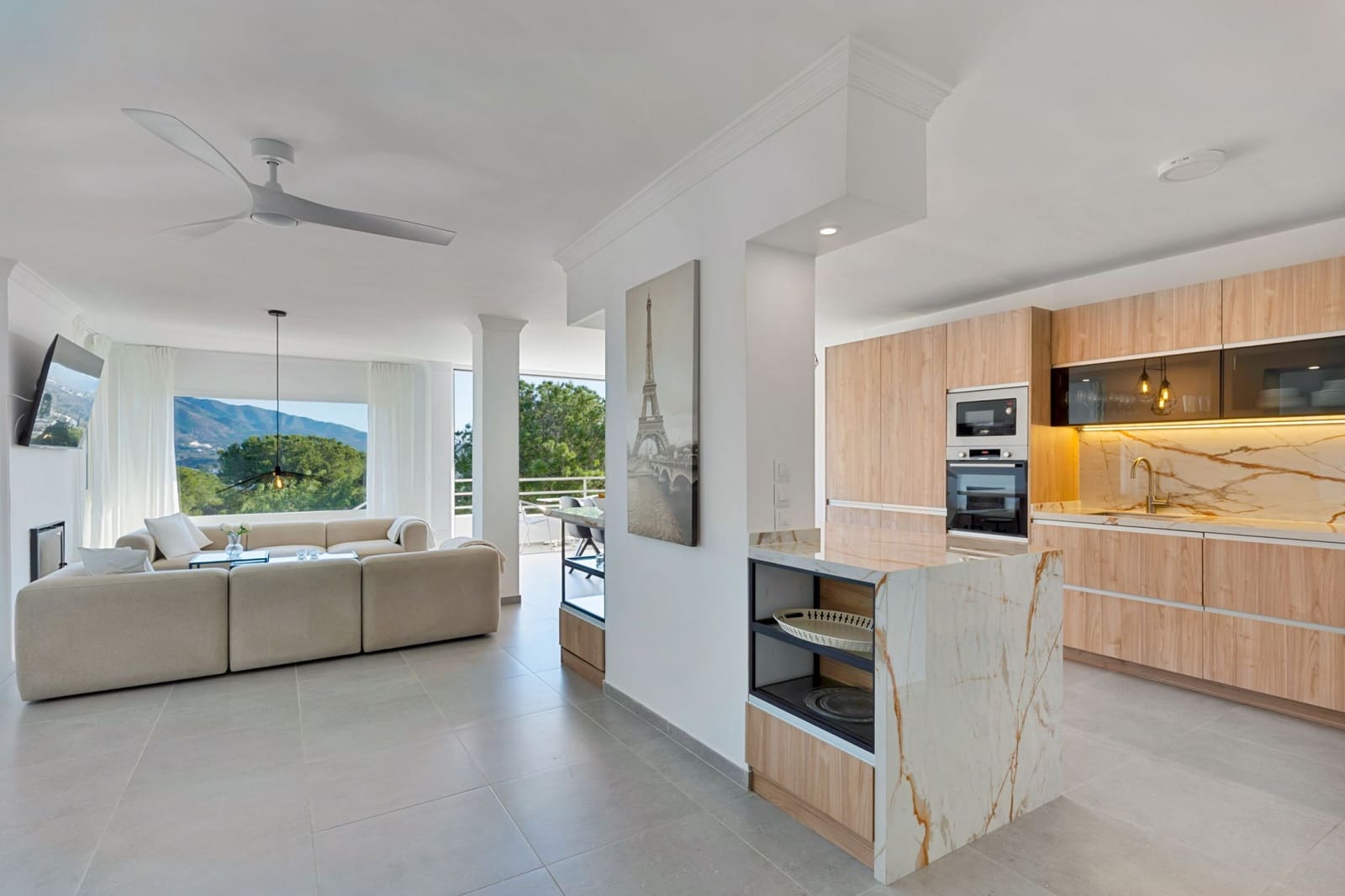 3 soverom Leilighet til salgs i Nueva Andalucia med svømmebasseng - € 749 000 (Ref: 9611318)