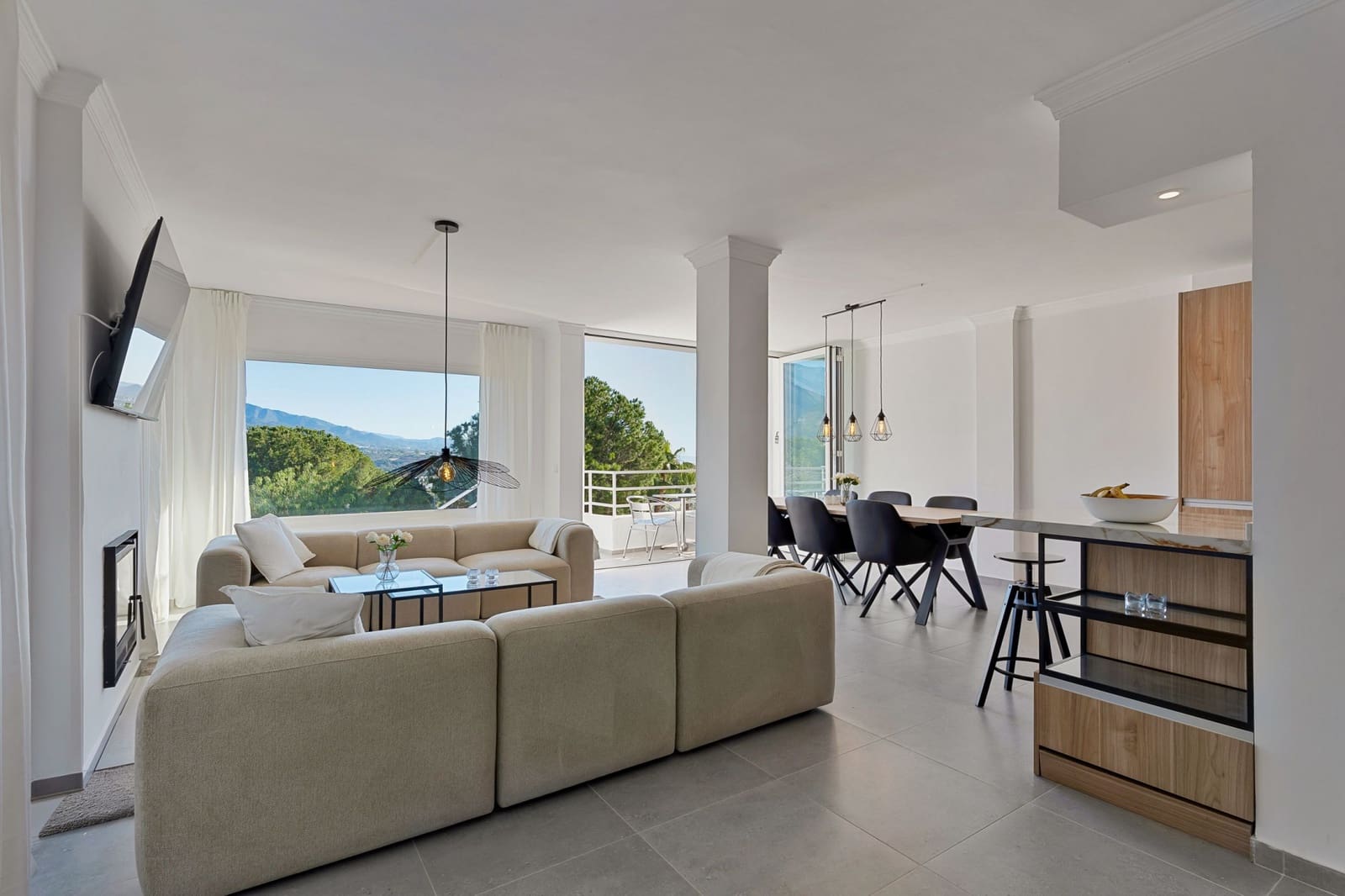 3 soverom Leilighet til salgs i Nueva Andalucia med svømmebasseng - € 749 000 (Ref: 9611318)