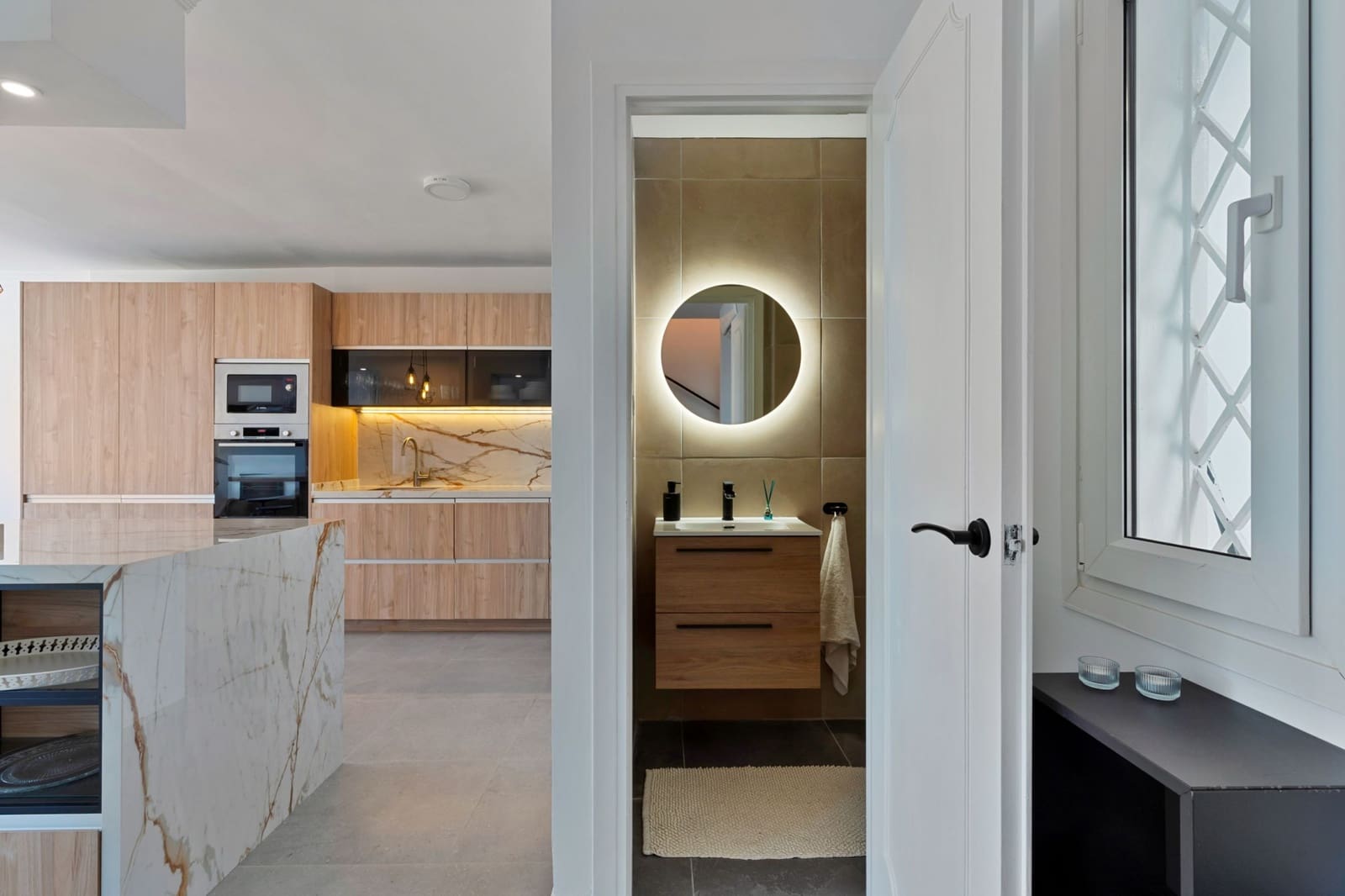 3 soverom Leilighet til salgs i Nueva Andalucia med svømmebasseng - € 749 000 (Ref: 9611318)