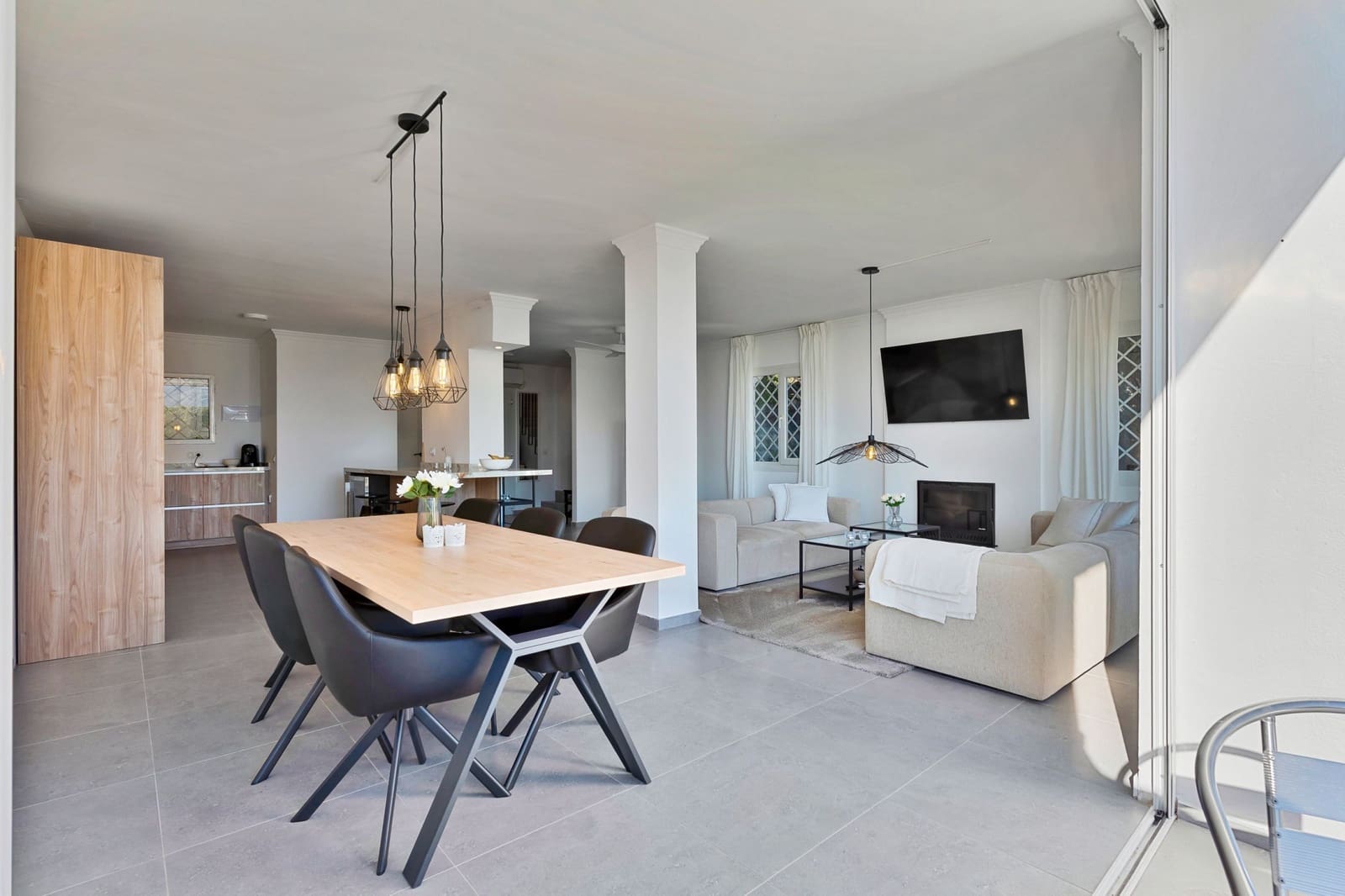 3 soverom Leilighet til salgs i Nueva Andalucia med svømmebasseng - € 749 000 (Ref: 9611318)