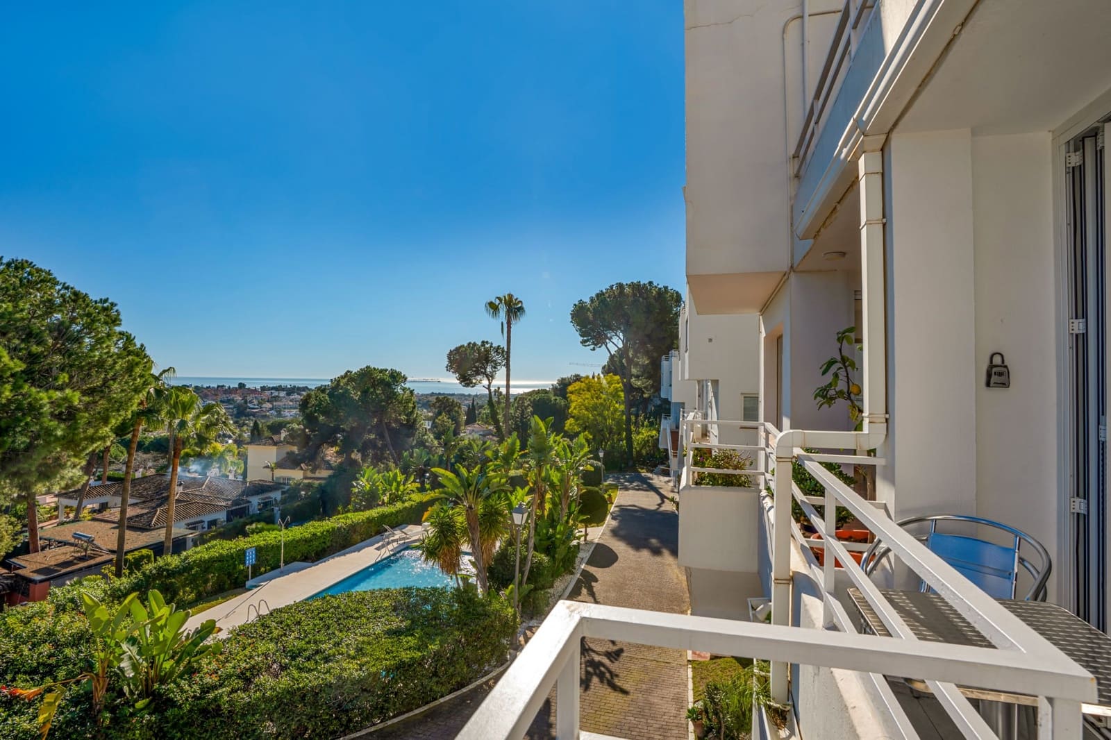 3 soverom Leilighet til salgs i Nueva Andalucia med svømmebasseng - € 749 000 (Ref: 9611318)