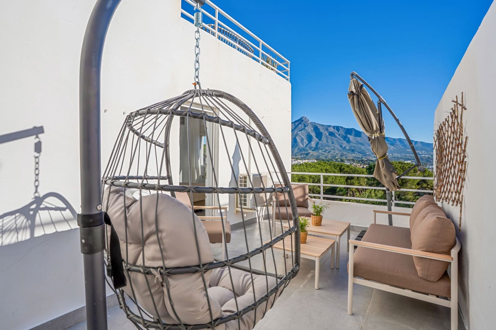 3 soverom Leilighet til salgs i Nueva Andalucia med svømmebasseng - € 749 000 (Ref: 9611318)