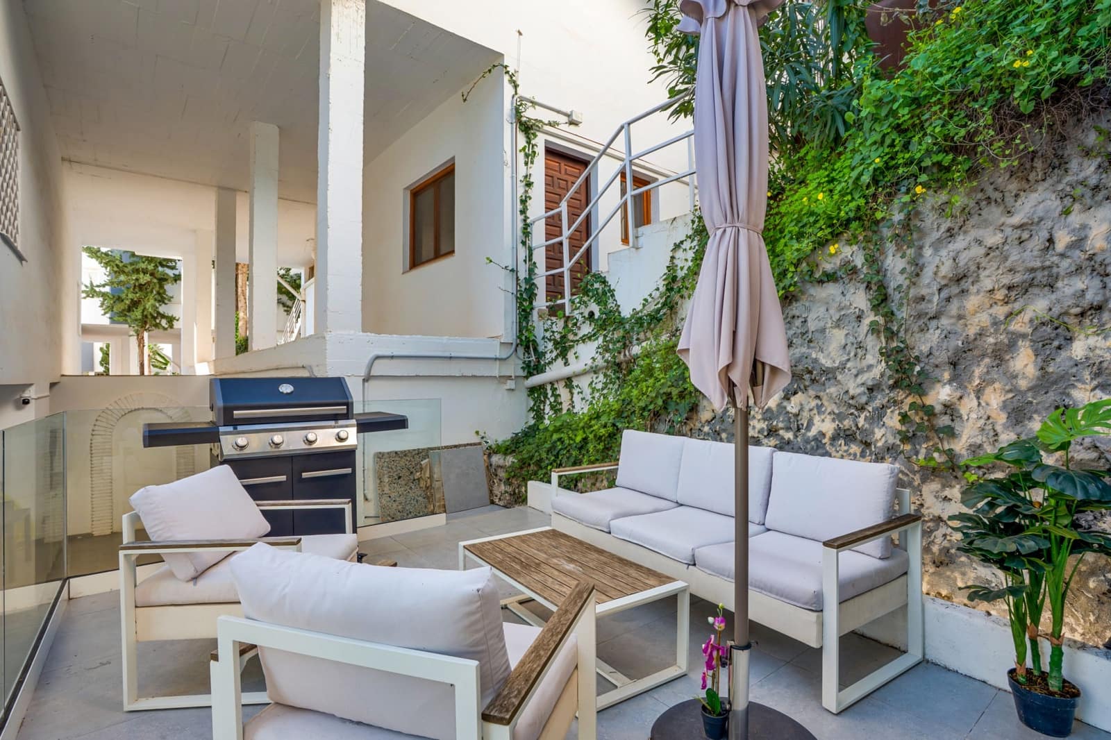 3 soverom Leilighet til salgs i Nueva Andalucia med svømmebasseng - € 749 000 (Ref: 9611318)