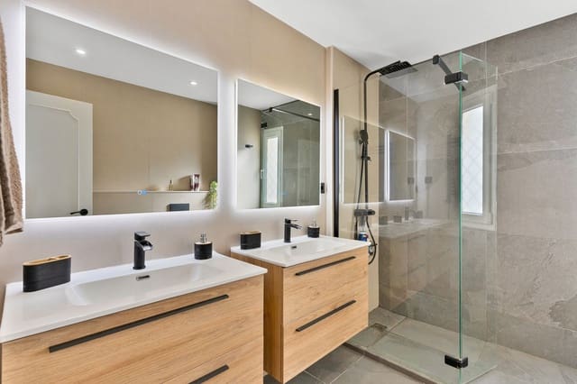 3 chambre Appartement à vendre à Las Brisas, Marbella avec piscine - 695 000 € (Ref: 9611318)