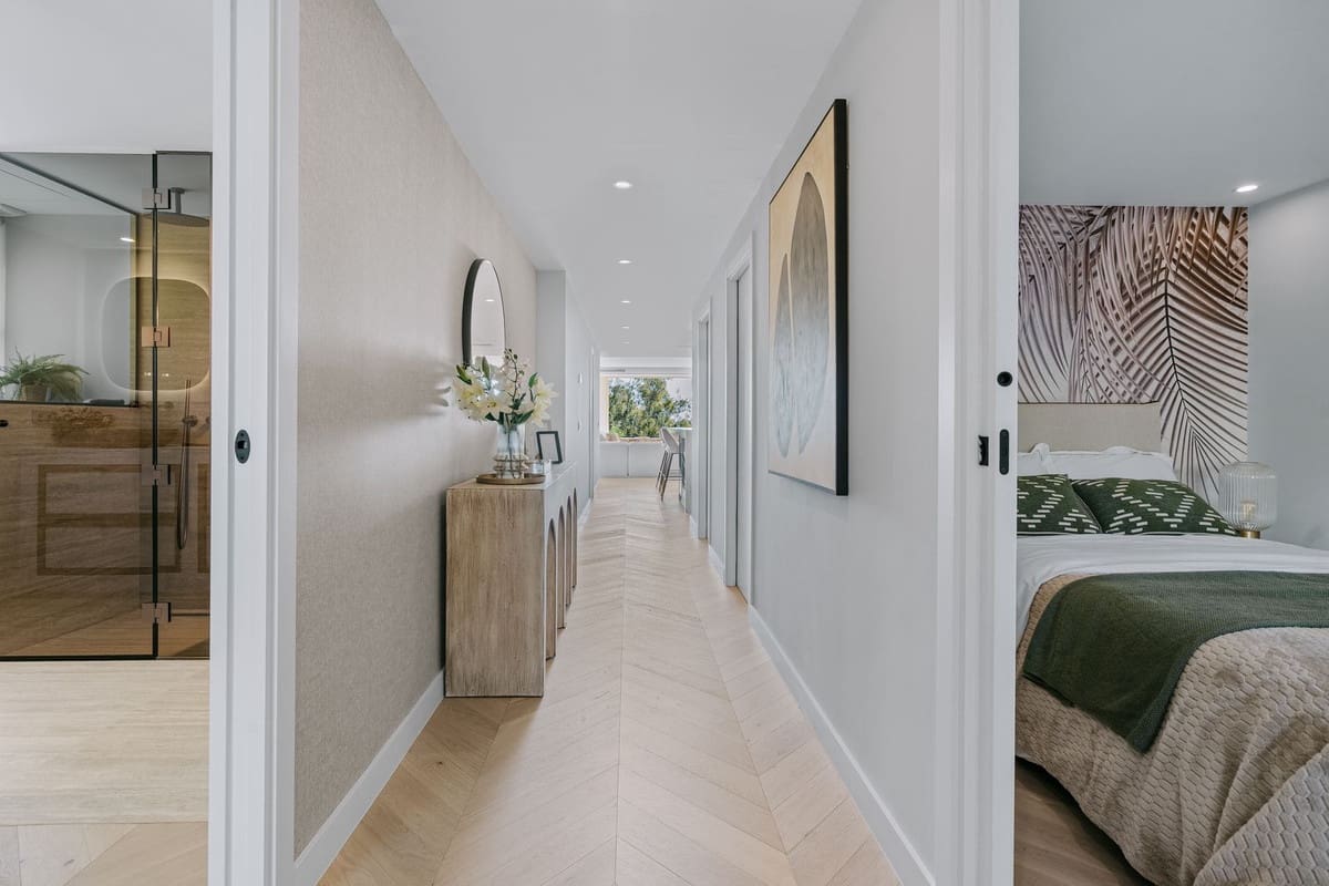 Apartamento de 3 habitaciones en Nueva Andalucia en venta con piscina garaje - 1.350.000 € (Ref: 9619218)