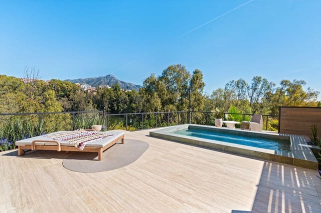 Apartamento de 3 habitaciones en Nueva Andalucia, Marbella en venta con piscina garaje - 1.350.000 € (Ref: 9619218)