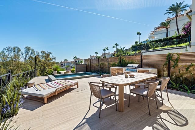 Apartamento de 3 habitaciones en Nueva Andalucia, Marbella en venta con piscina garaje - 1.350.000 € (Ref: 9619218)