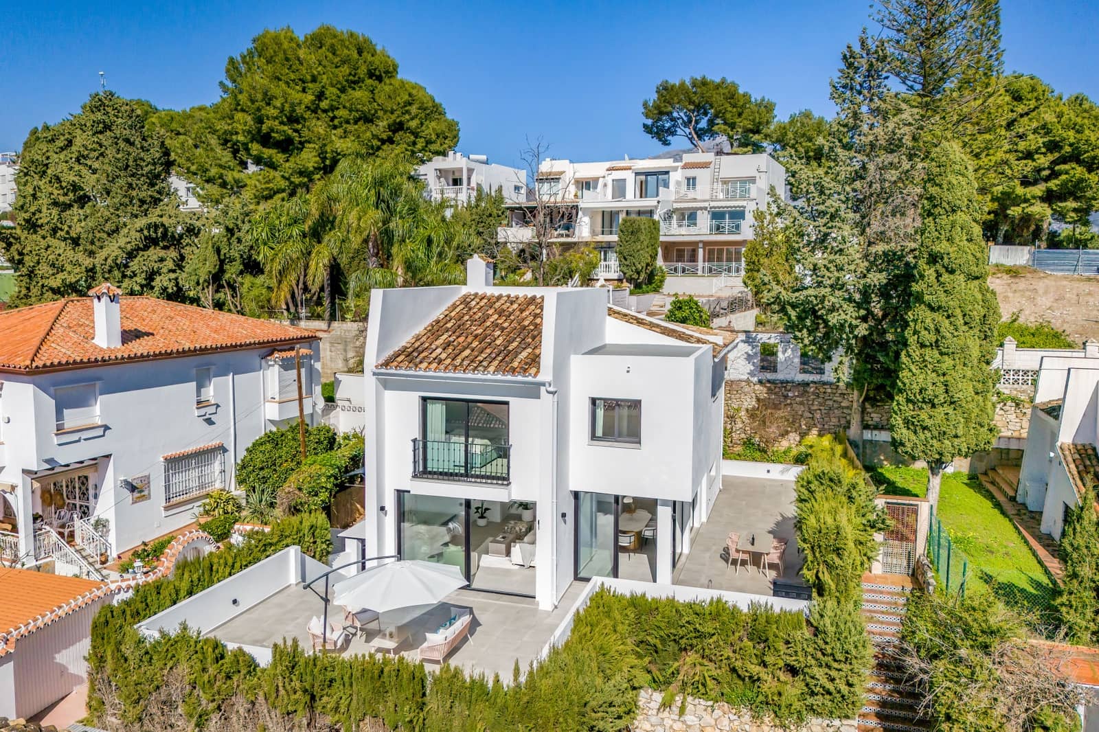 3 sovrum Villa till salu i Nueva Andalucia med pool garage - 1 195 000 € (Ref: 9625549)