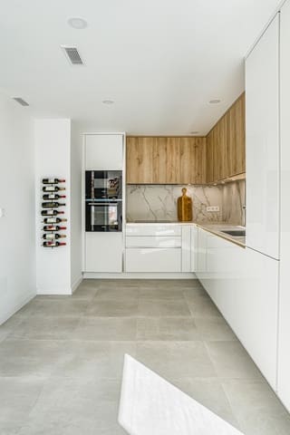 3 makuuhuone Huvila myytävänä paikassa Las Brisas, Marbella mukana uima-altaan 
autotalli - 1 195 000 € (Ref: 9625549)