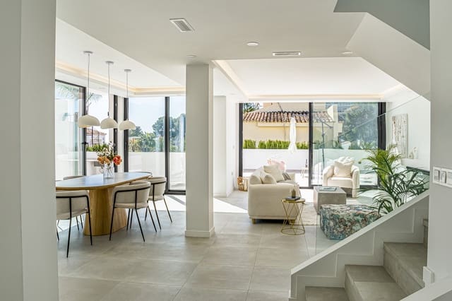 3 makuuhuone Huvila myytävänä paikassa Las Brisas, Marbella mukana uima-altaan 
autotalli - 1 195 000 € (Ref: 9625549)