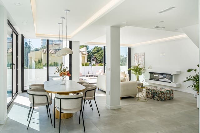 3 makuuhuone Huvila myytävänä paikassa Las Brisas, Marbella mukana uima-altaan 
autotalli - 1 195 000 € (Ref: 9625549)