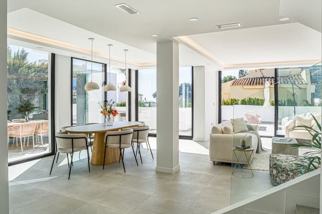 3 makuuhuone Huvila myytävänä paikassa Las Brisas, Marbella mukana uima-altaan 
autotalli - 1 195 000 € (Ref: 9625549)