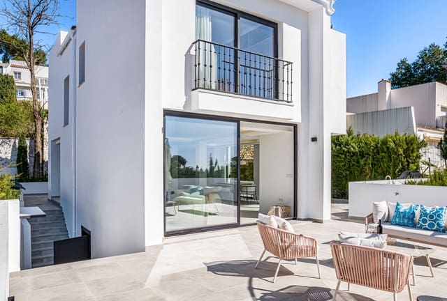 3 makuuhuone Huvila myytävänä paikassa Las Brisas, Marbella mukana uima-altaan 
autotalli - 1 195 000 € (Ref: 9625549)