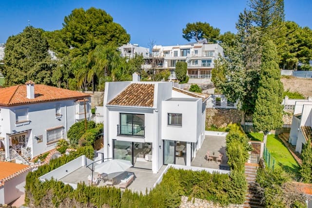 3 makuuhuone Huvila myytävänä paikassa Las Brisas, Marbella mukana uima-altaan 
autotalli - 1 195 000 € (Ref: 9625549)