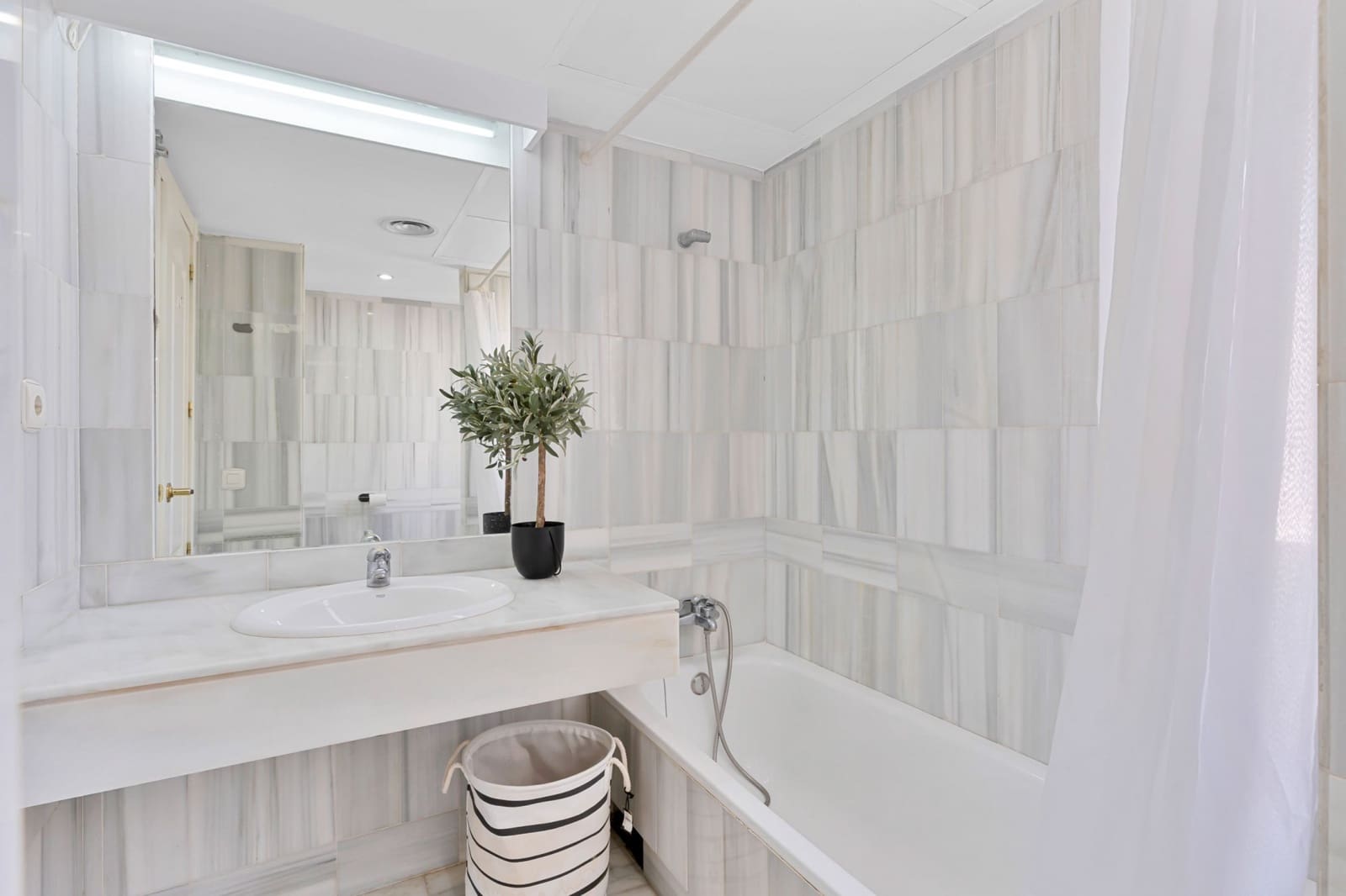 3 camera da letto Attico in vendita in Nueva Andalucia con piscina - 560.000 € (Rif: 9625550)