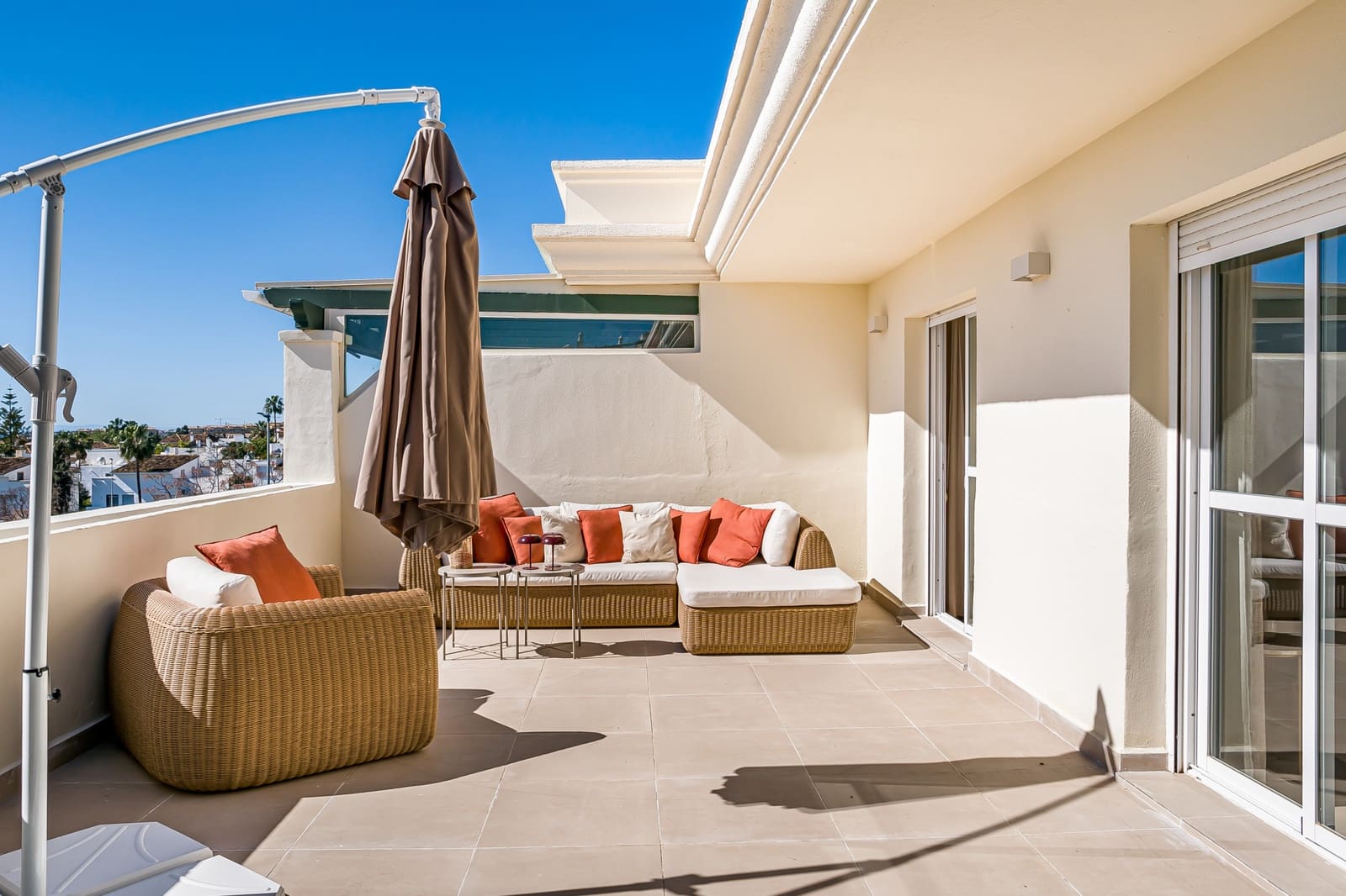 2 soveværelse Penthouse til salg i Nueva Andalucia med swimmingpool garage - € 570.000 (Ref: 9625551)