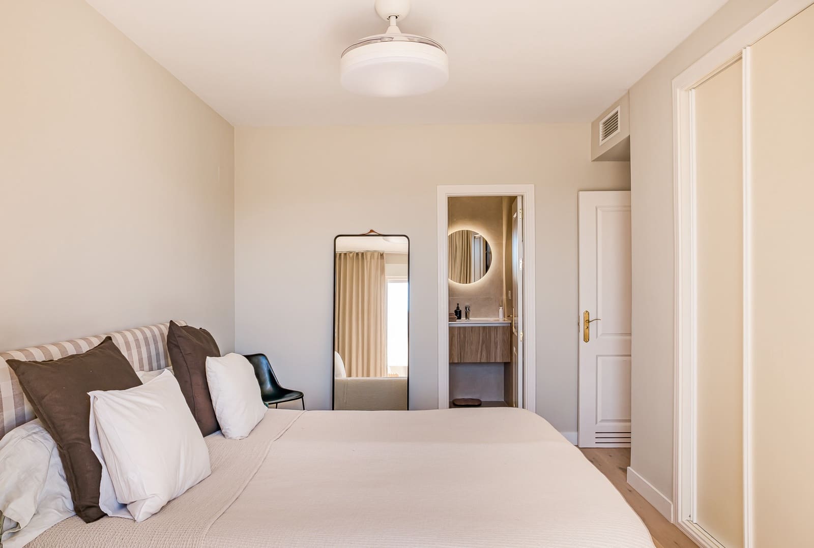 2 soveværelse Penthouse til salg i Nueva Andalucia med swimmingpool garage - € 570.000 (Ref: 9625551)