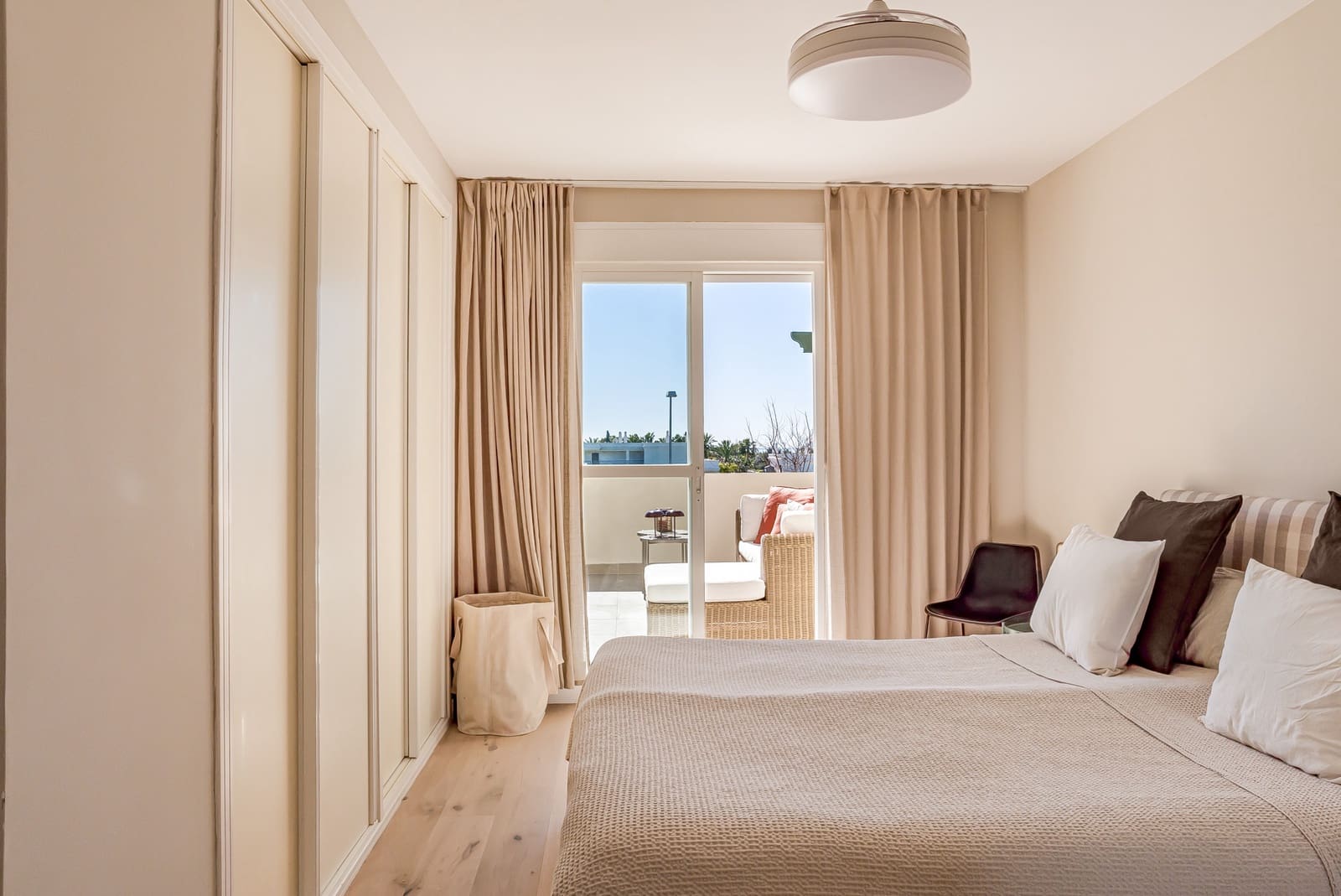 2 soveværelse Penthouse til salg i Nueva Andalucia med swimmingpool garage - € 570.000 (Ref: 9625551)