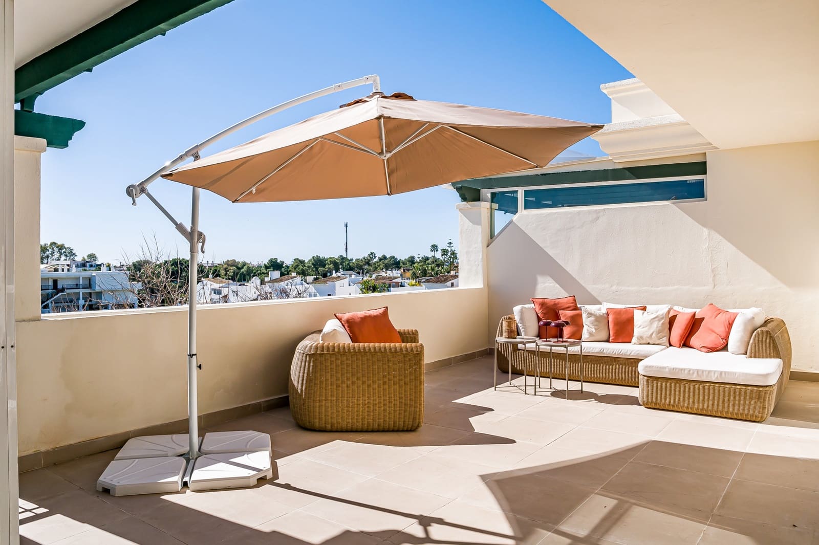 2 soveværelse Penthouse til salg i Nueva Andalucia med swimmingpool garage - € 570.000 (Ref: 9625551)