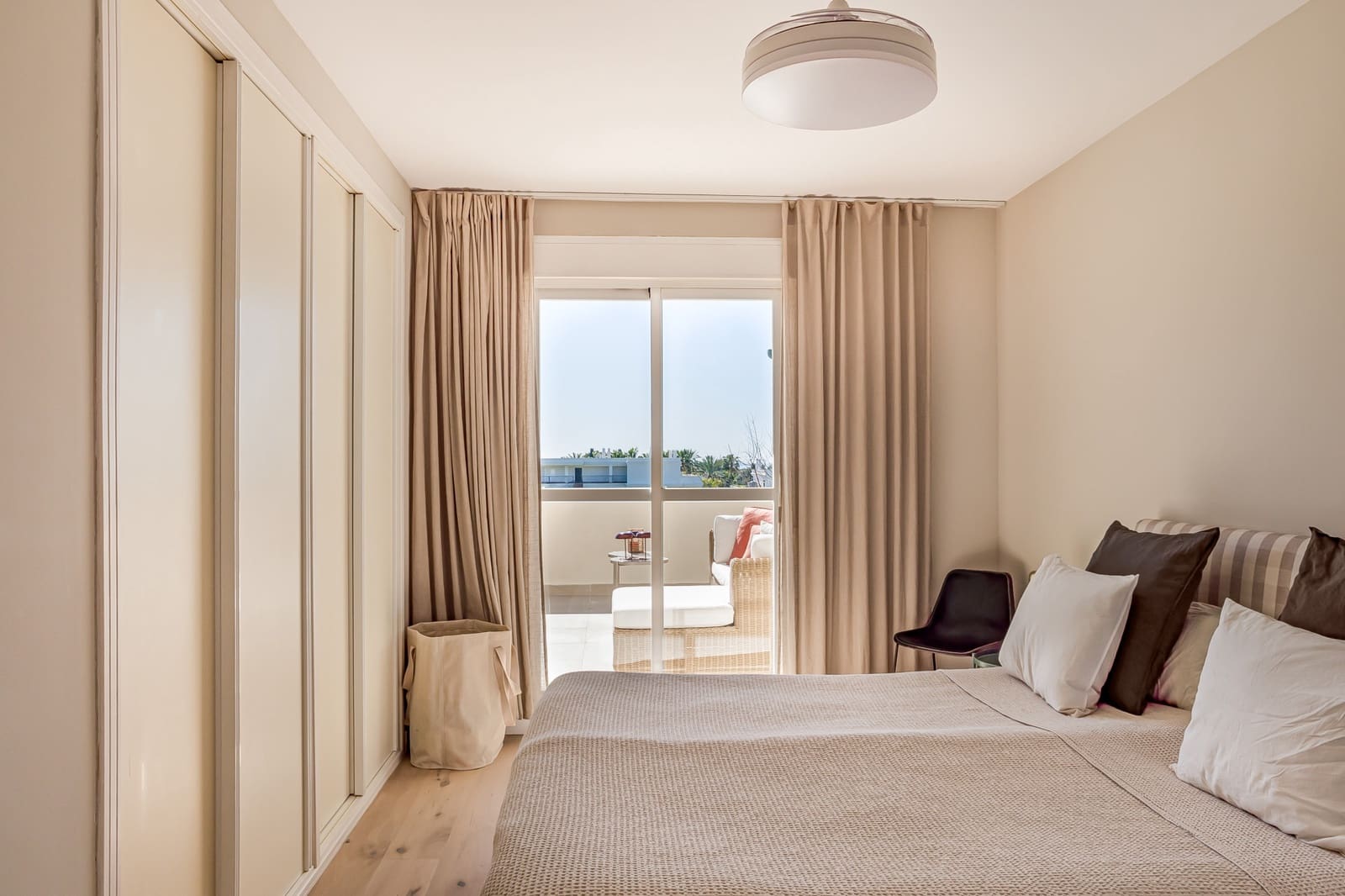 2 bedroom Penthouse for sale in Nueva Andalucia with pool garage - € 570,000 (Ref: 9625551)