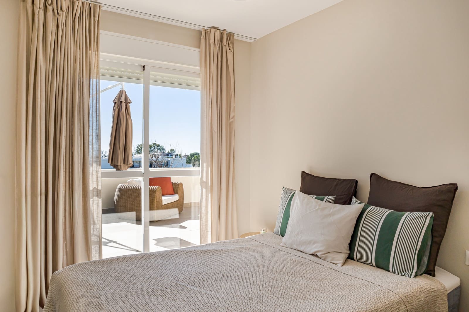 2 bedroom Penthouse for sale in Nueva Andalucia with pool garage - € 570,000 (Ref: 9625551)