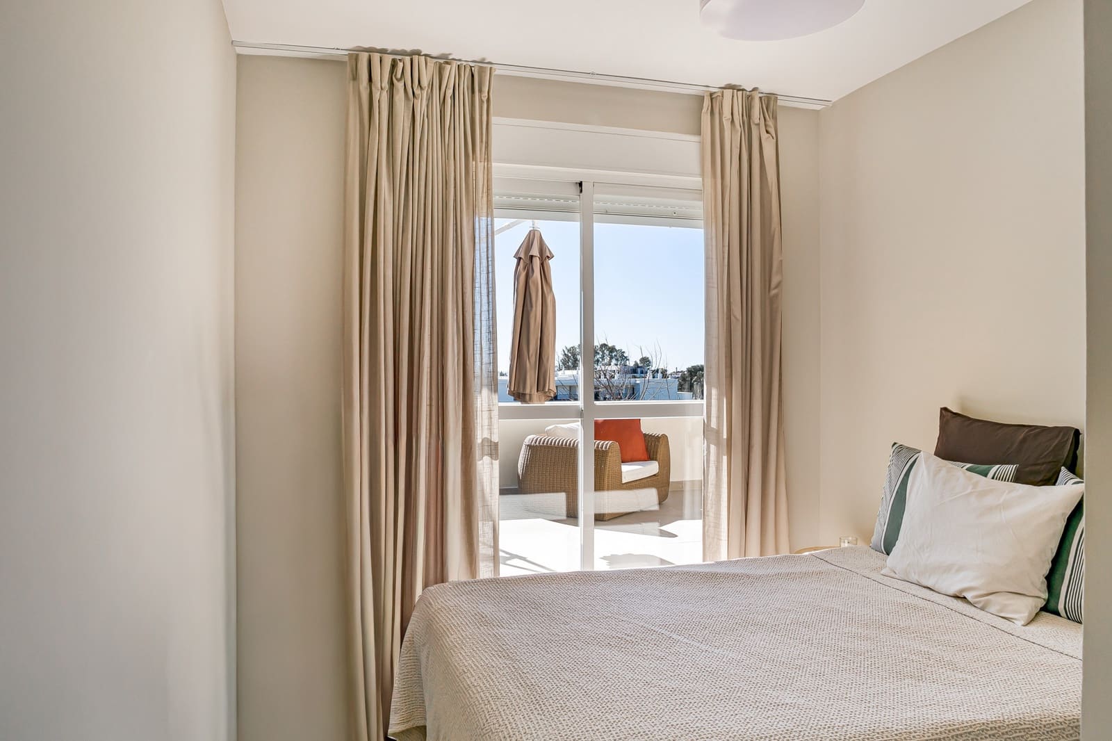 2 bedroom Penthouse for sale in Nueva Andalucia with pool garage - € 570,000 (Ref: 9625551)