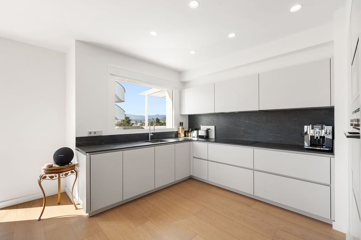 3 slaapkamer Appartement te koop in Marbella met zwembad garage - € 1.600.000 (Ref: 9625553)