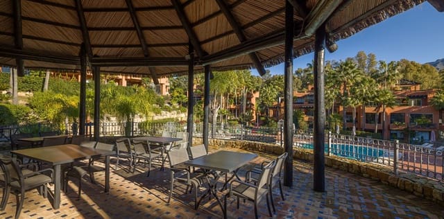 4 quarto Apartamento para venda em Nueva Andalucia, Marbella com piscina garagem - 895 000 € (Ref: 9629954)