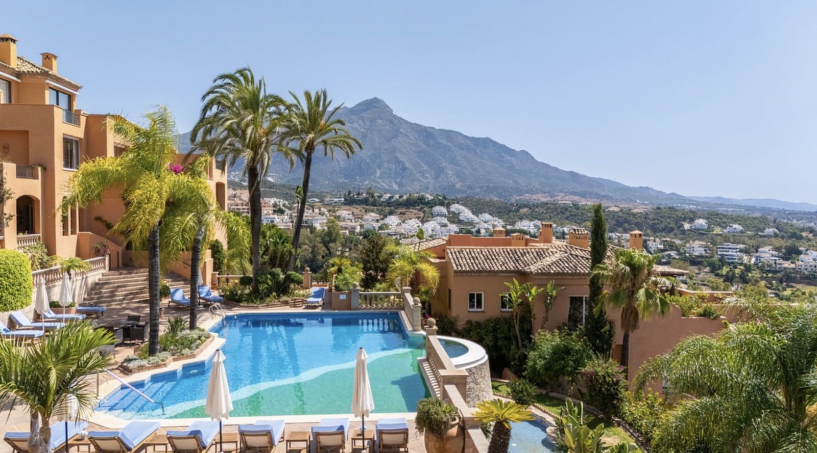 3 sovrum Lägenhet till salu i Nueva Andalucia med pool garage - 2 150 000 € (Ref: 9634234)