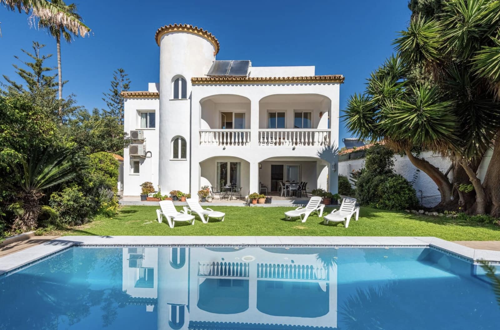 Chalet de 4 habitaciones en San Pedro de Alcantara en venta con piscina garaje - 1.950.000 € (Ref: 9634235)