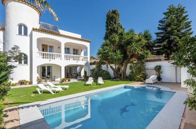 Chalet de 4 habitaciones en San Pedro de Alcantara, Marbella en venta con piscina garaje - 1.950.000 € (Ref: 9634235)