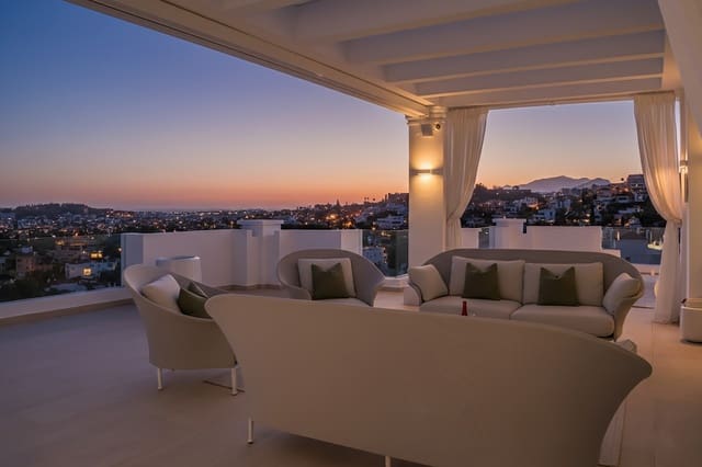3 makuuhuone Huoneisto myytävänä paikassa Los Naranjos, Marbella mukana uima-altaan 
autotalli - 2 500 000 € (Ref: 9634236)