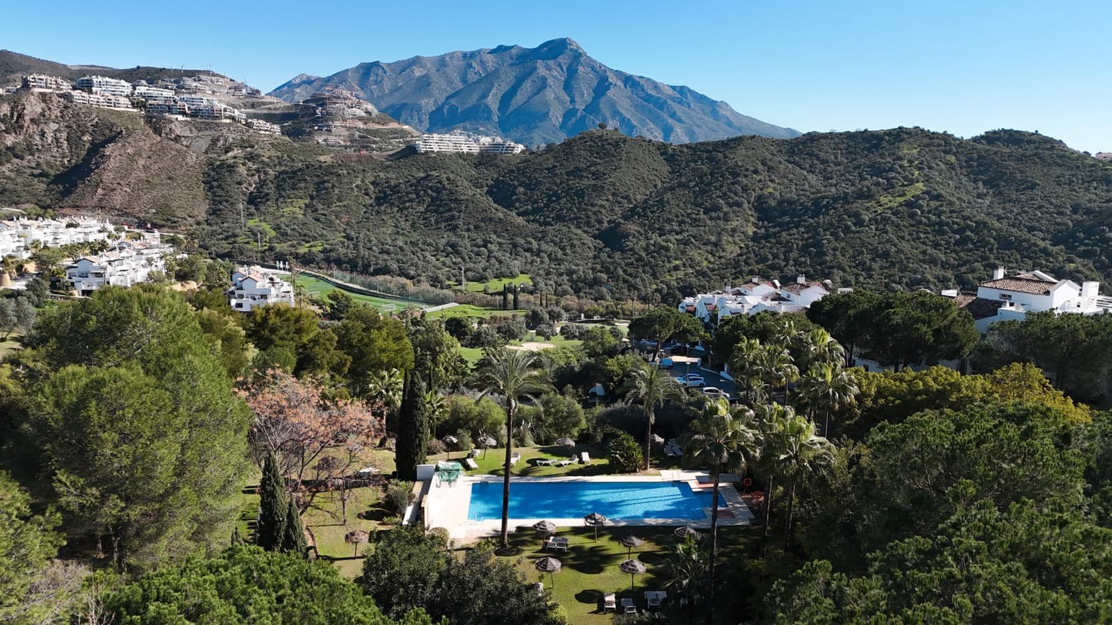 3 soverom Penthouse til salgs i Benahavis med svømmebasseng garasje - € 1 495 000 (Ref: 9634239)