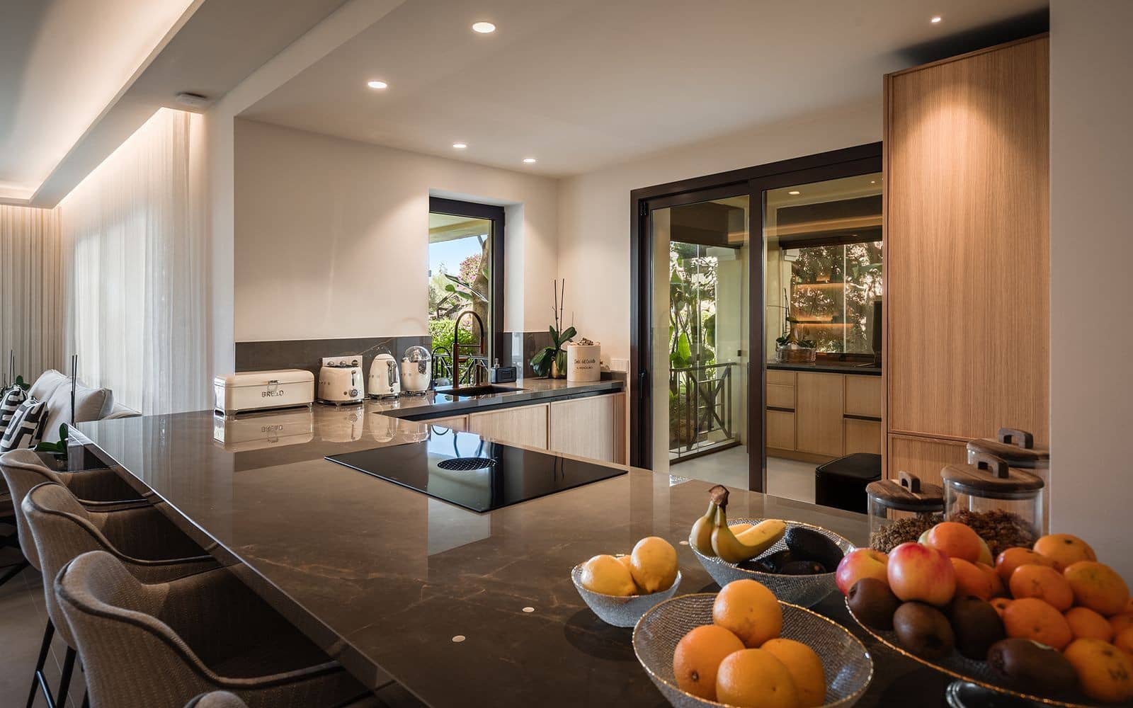 4 chambre Appartement à vendre à Nueva Andalucia avec piscine garage - 3 995 000 € (Ref: 9644607)