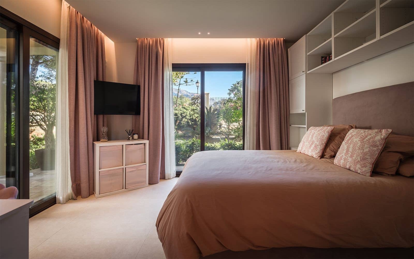 4 chambre Appartement à vendre à Nueva Andalucia avec piscine garage - 3 995 000 € (Ref: 9644607)